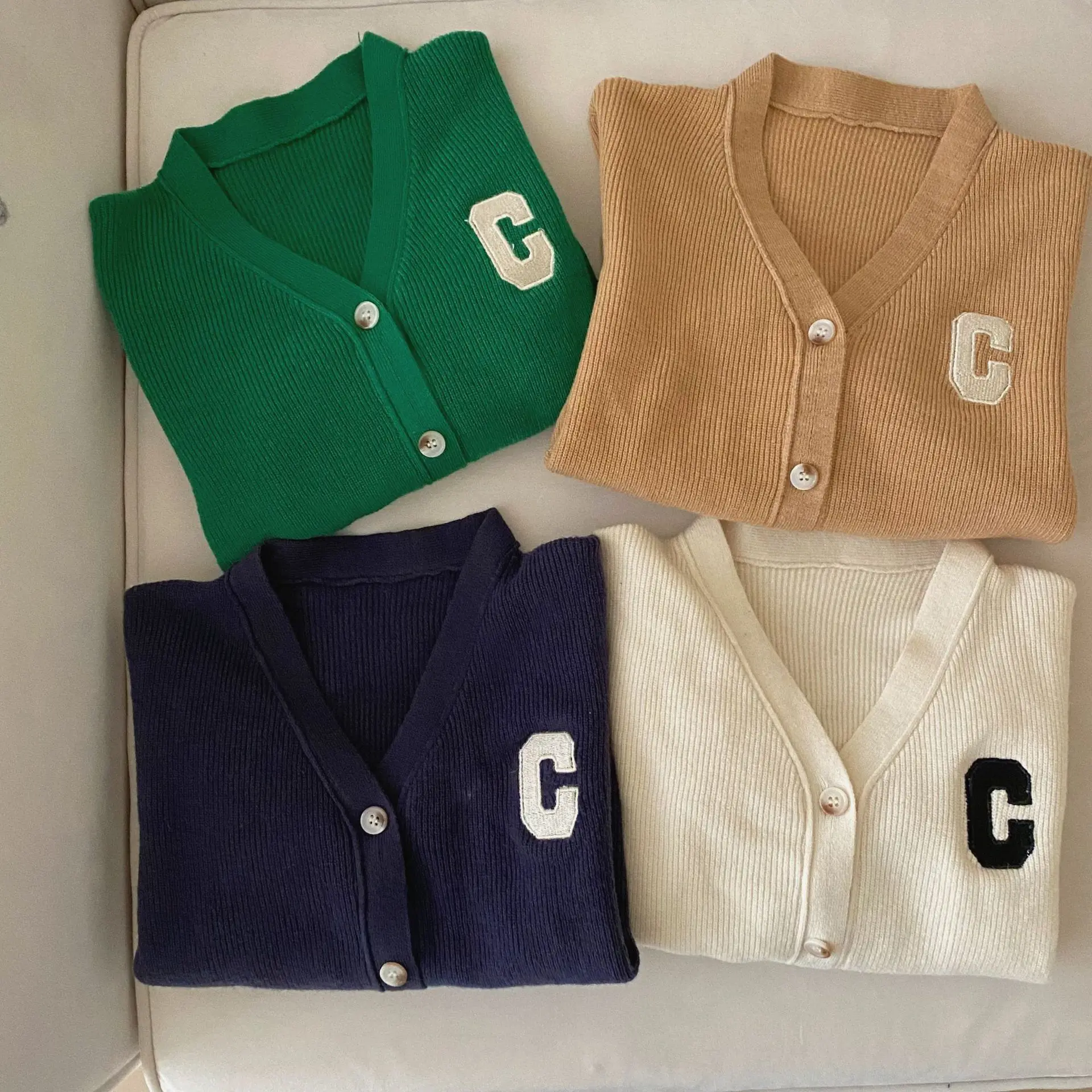 

2022 Spring New Children Cotton Knit Cardigan Fashion Girls Letter Embroidery Jacket Kids V-neck Coat Kids Boys Sweater Tops