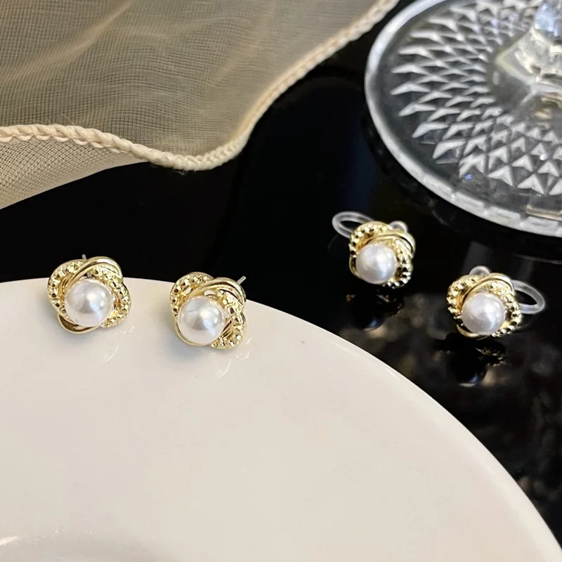 

Simple Vintage Fashion Pearls Clip on Earrings Cute Korean Earrings Jewelry