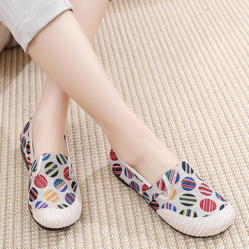 inexpensive walking shoes for mom elderly women summer loafers ladies printed canvas shoes free shipping casual slip on sneakers