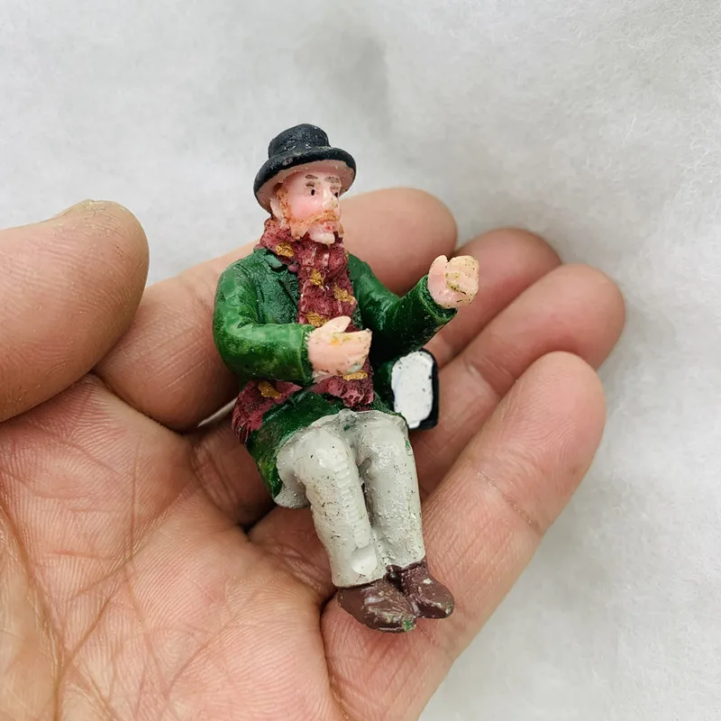 

Миниатюры из смолы для декора