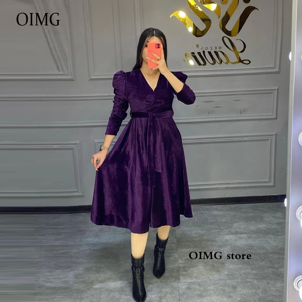 Купи OIMG Simple Purple Velvet Short Evening Party Dresses Knee Length 3/4 Sleeves V Neck Arabic Women Formal Prom Cocktail Dress за 3,787 рублей в магазине AliExpress