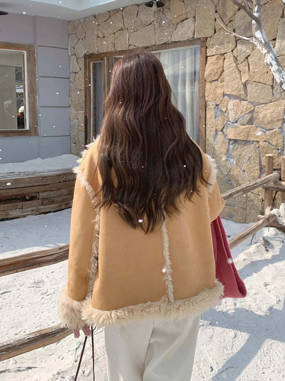 Верхняя одежда из овечьей шерсти цвета хаки женская зимняя короткая куртка 2024