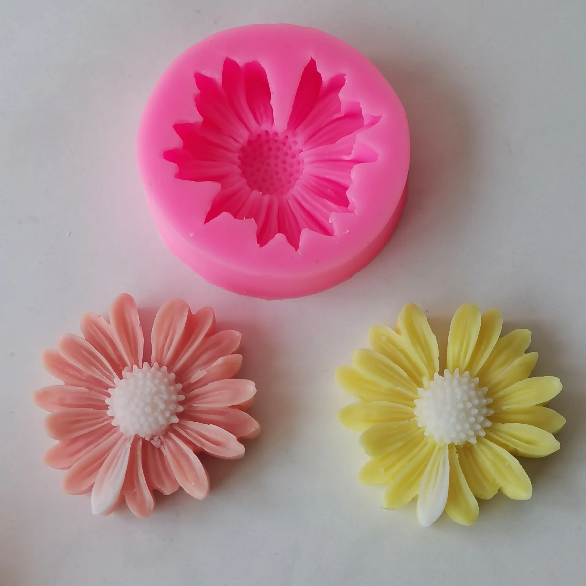 

chamomile car pendant gypsum silicone moulds daisy resin molds chocolate cake decorative flower candle moulds for resin