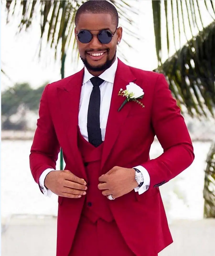 

2022 New Three Pieces Slim Fit Groomsmen Wear For Wedding Tuxedos One Button Peaked Lapel Men Business Dinner Prom Tuxedos