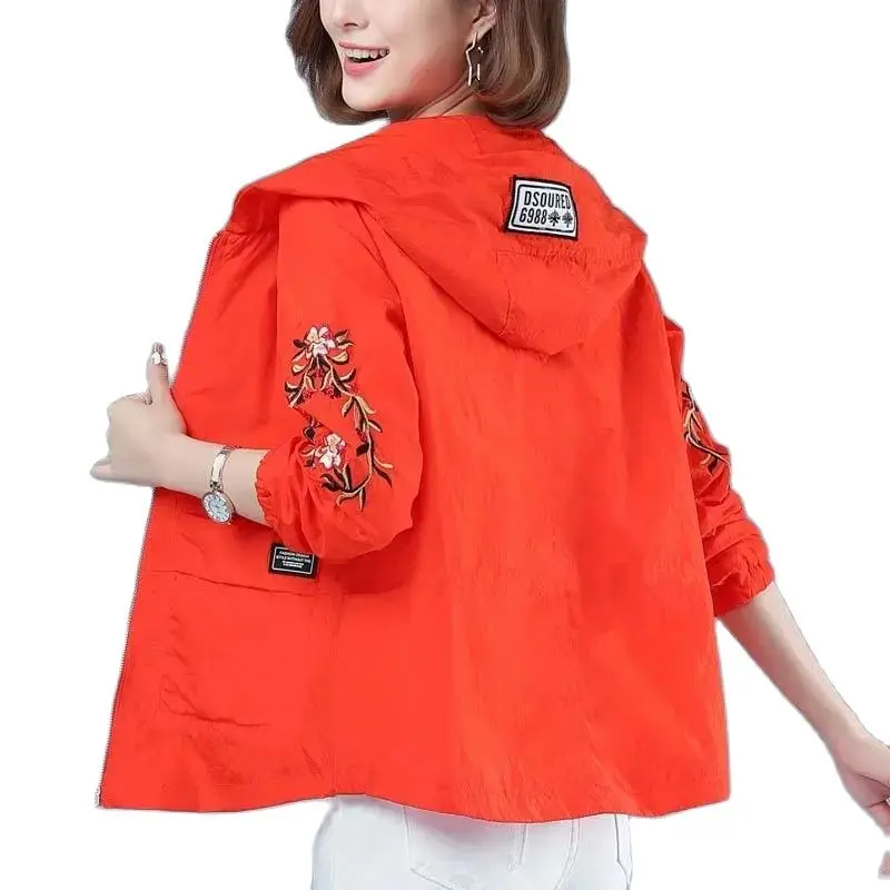 

Летняя рубашка для защиты от солнца, новинка 2022, воздухопроницаемая одежда для защиты от солнца, Женская свободная одежда для мам среднего возраста, весеннее тонкое короткое пальто