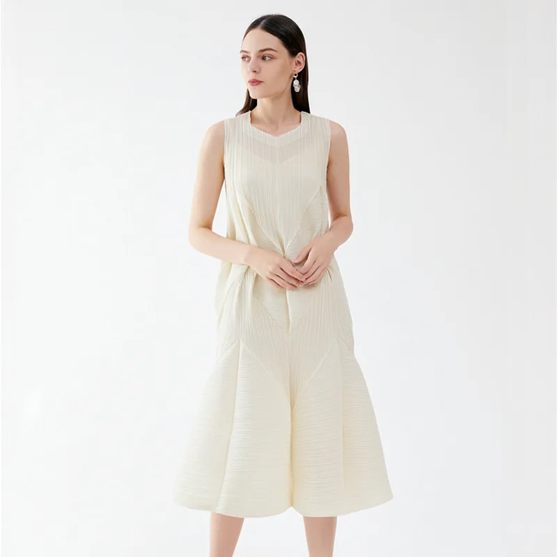 

Three-dimensional sleeveless pleated flower bud dress summer women's new V-neck age-reducing French puffy midi skirt women