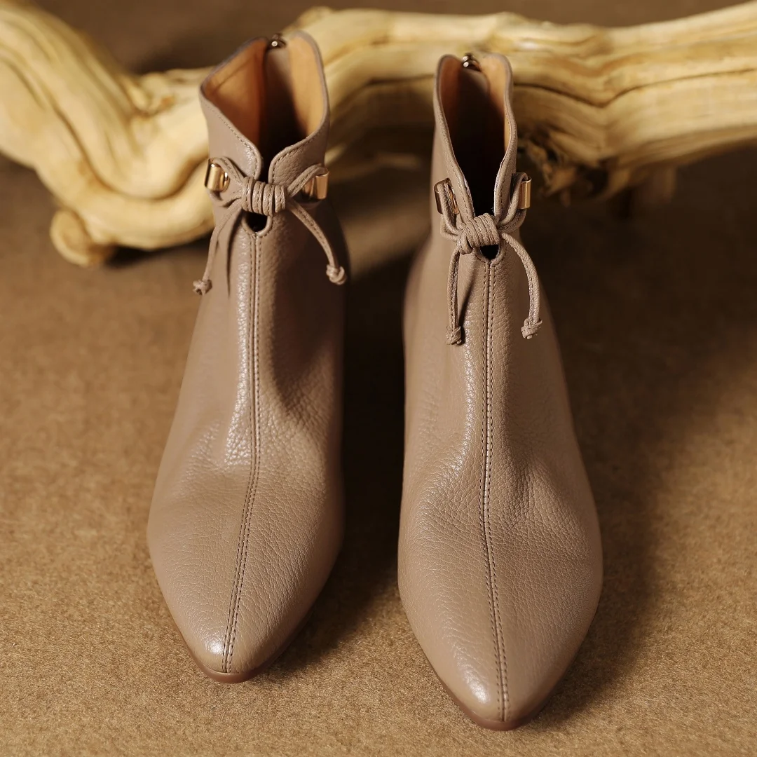 Женские осенние ботильоны на плоской подошве из овчины с острым носком и молнией