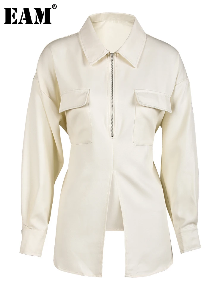 

[EAM] женская бежевая блузка на молнии с карманами сзади, новая свободная рубашка с отворотом и длинным рукавом, модная демисезонная 2023 1DF149100