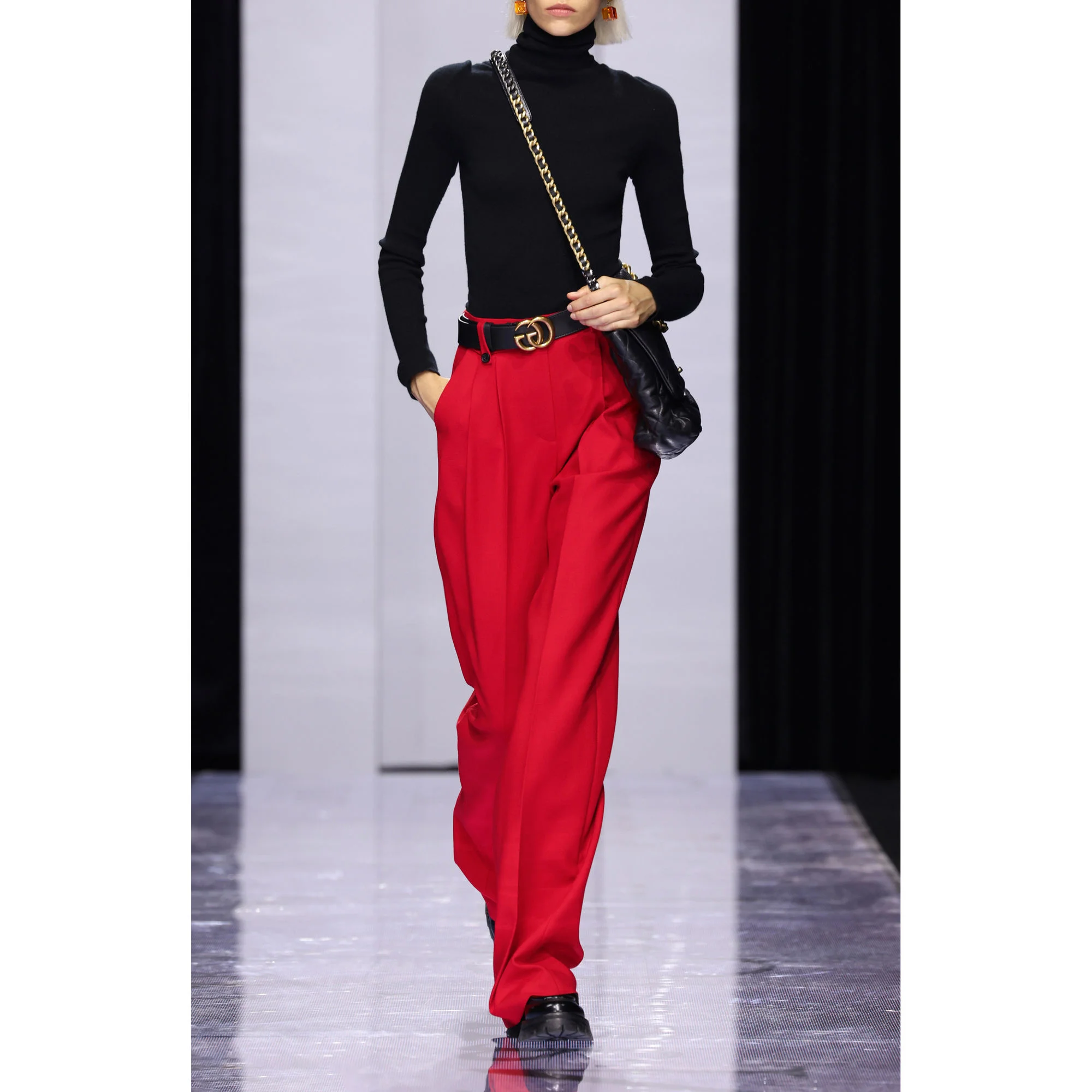 Такой же двойной плиссированный дизайн Xiaojingjia показывает тонкую и высокую