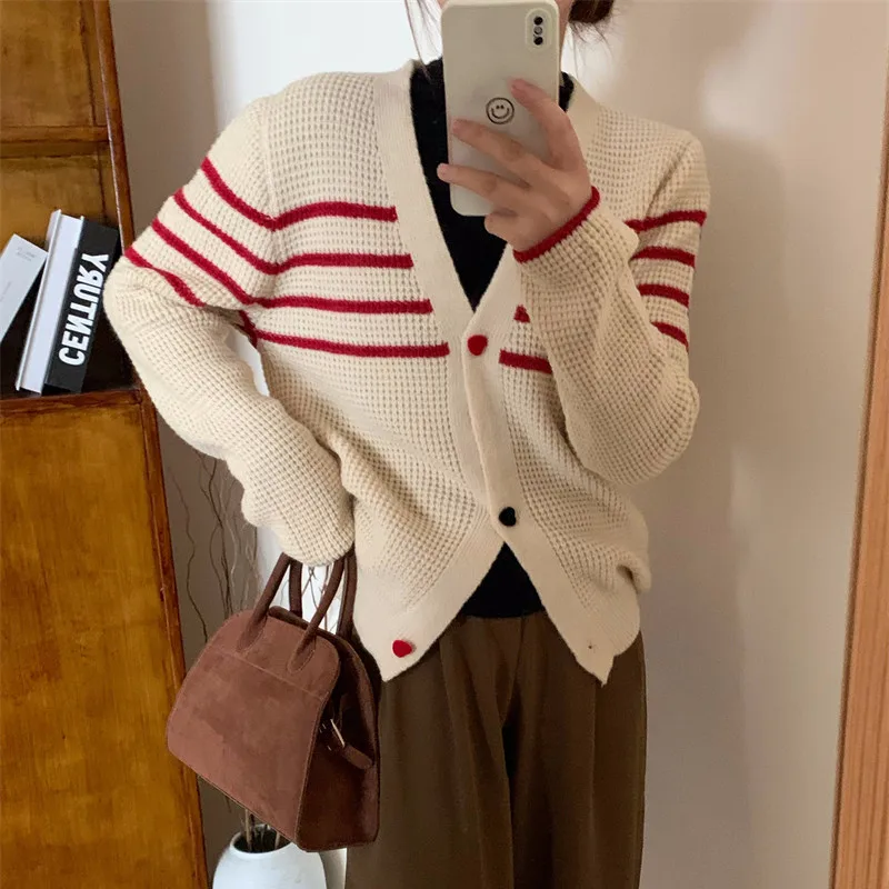 

Женский трикотажный кардиган в полоску, бежевый однобортный винтажный свитер в Корейском стиле с V-образным вырезом, осень 2023