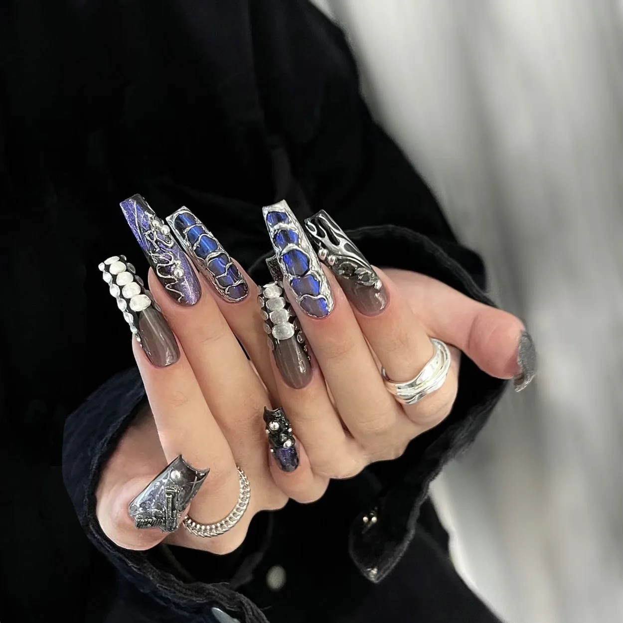 

Press On Nails 24pcs New Long Coffin Shape Liquid Blue Snake Punk Designs Artificial Fingernails Full Cover Removable Fake Nails