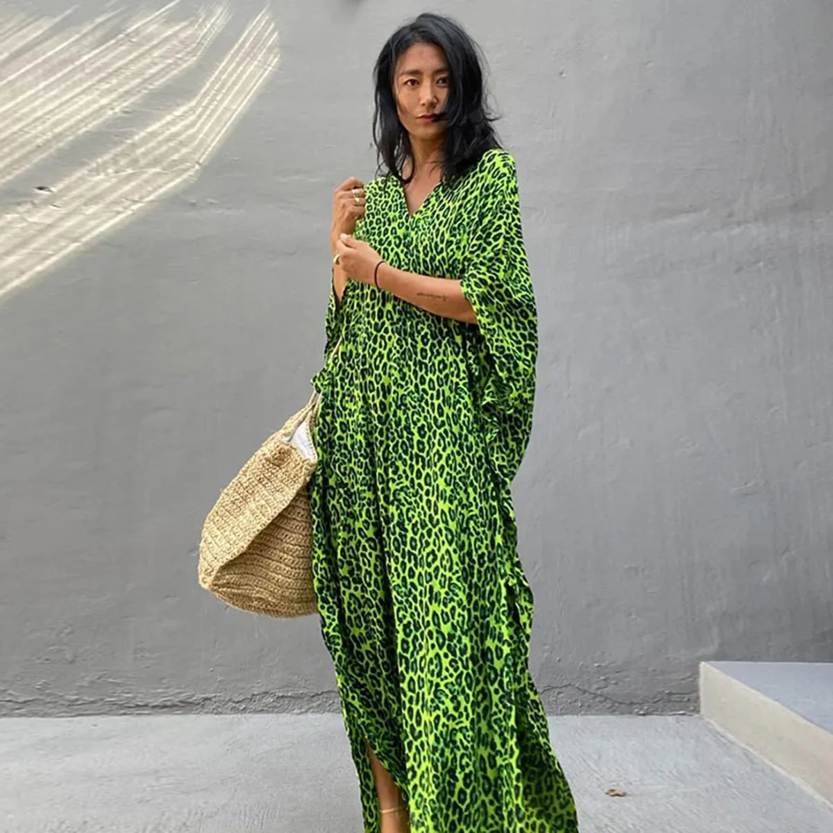 

Женское длинное платье Yeezzi, Элегантное повседневное зеленое леопардовое Платье макси с V-образным вырезом, разрезом сбоку, рукавом летучая мышь, Новинка лета-осени 2022