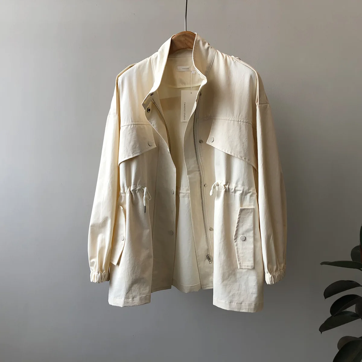 

SuperAen Short Windbreaker Women's New Autumn 2022 Loose Casual Waist Drawstring Office Lady Jacket