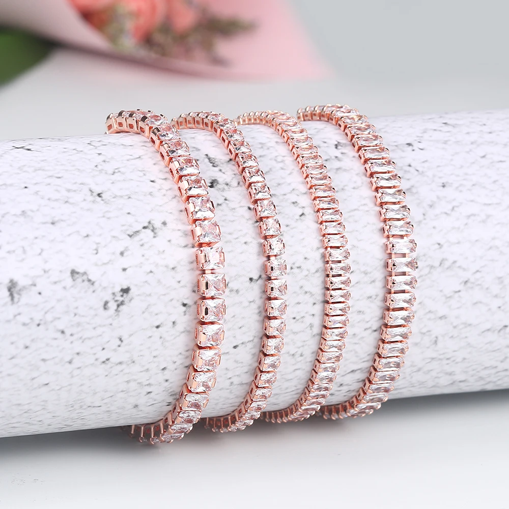 Браслет женский теннисный золотистый с кристаллами и фианитами