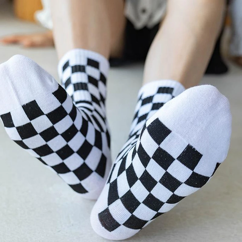

Модные женские шахматные носки в стиле Харадзюку, новые мужские хлопковые носки в клетку с геометрическим узором, корейские носки в стиле хип-хоп унисекс, новинка, уличные носки