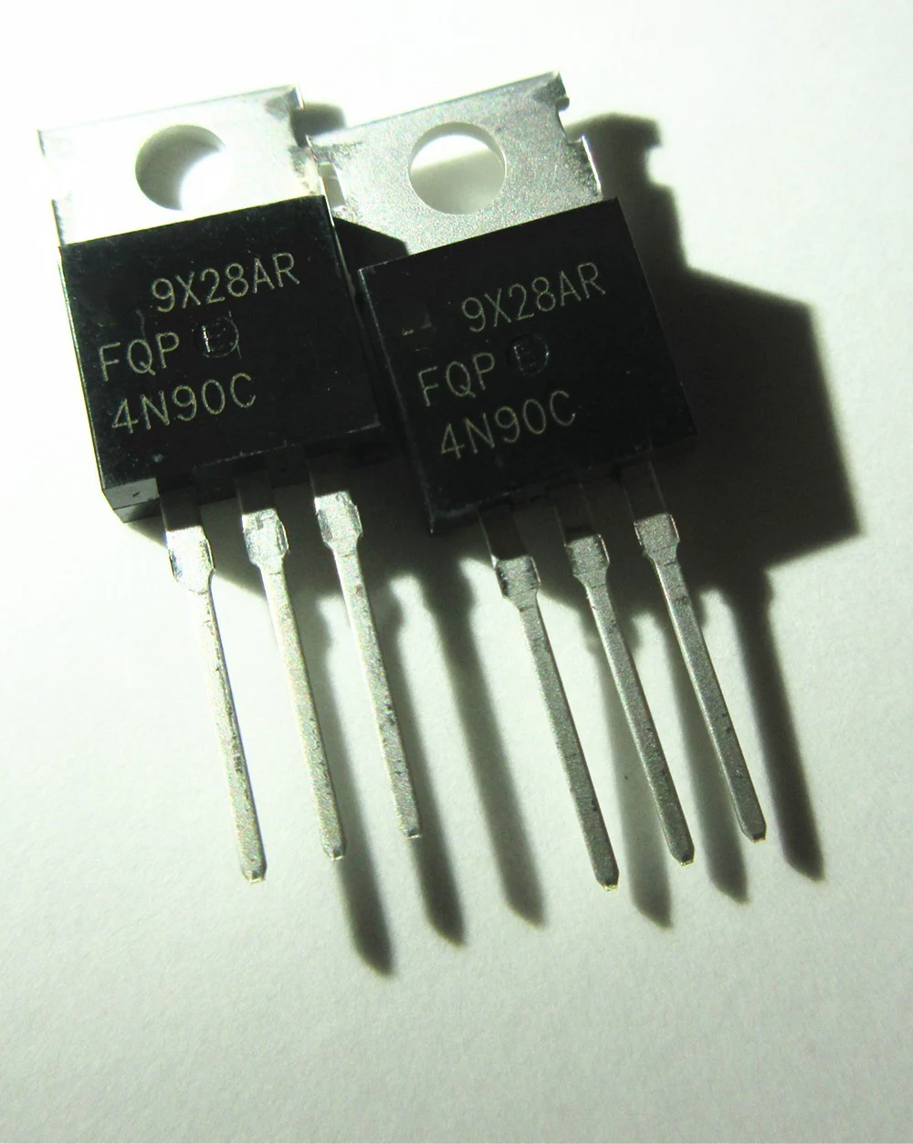 

10pcs FQP4N90C 4N90 Straight Plug Iron Head To-220 Mos Field Effect Tube 4a900v