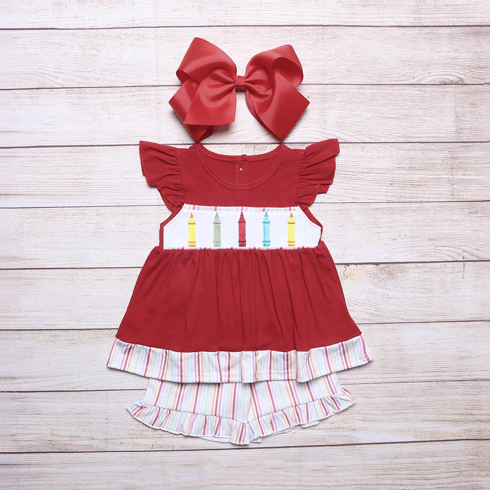 

Одежда для маленьких девочек, комплект детской одежды из хлопка на лето, новый стиль, красивые черные топы с узором в виде узора, красные спортивные шорты для девочек