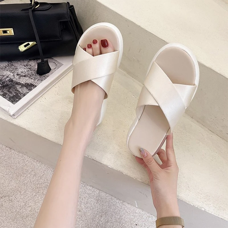

2022 Women's Slippers Outdoor Summer New Genuine Leather Flip-flops Women Anti-skid Trend Pinch Beach Slides Ladies