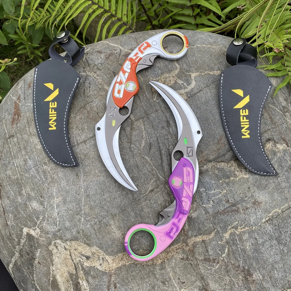 

Toy Valorant Metal High-quality Velocity Karambit Blunt Blade Alloy Game Knife Tiny Replica Cosplay Props 2 In 1 Pack