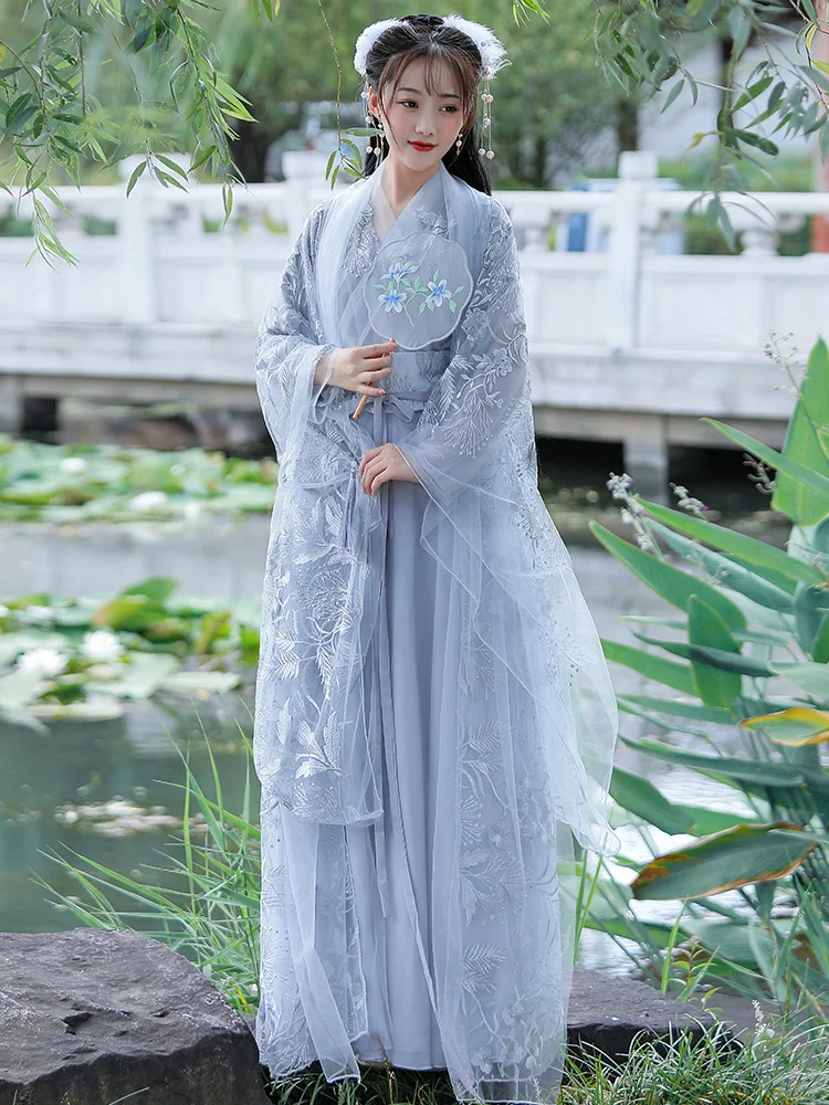Рисунок 4 - Традиционное винтажное сказочное платье Hanfu