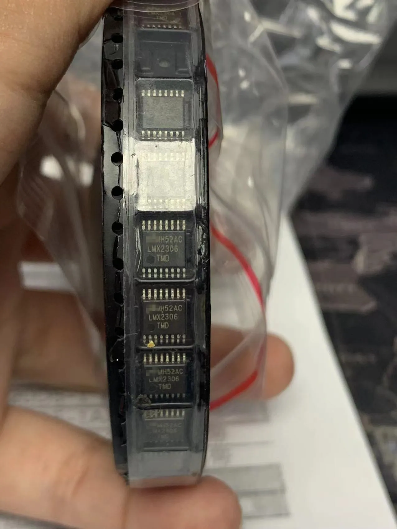 LMX2306 (1 шт.) оригинальные Товары в наличии
