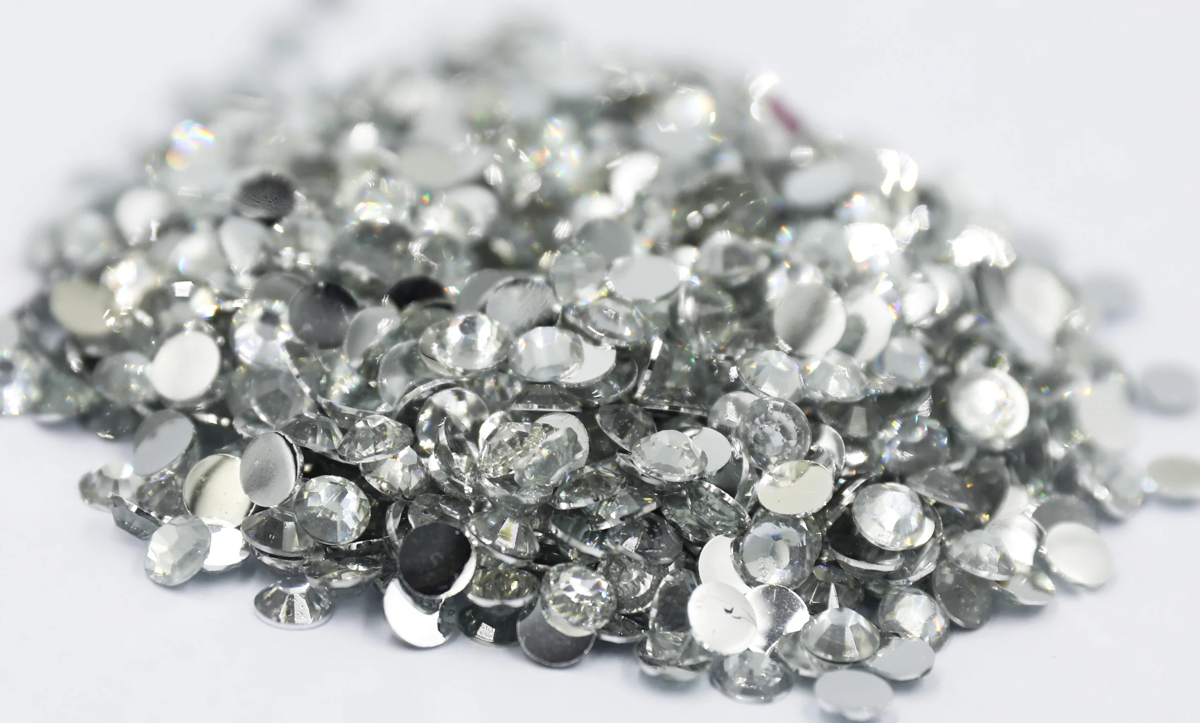 

Прозрачные Пластиковые стразы 2-6 мм с плоской задней стороной без горячей фиксации стразы в крупной упаковке пластиковые украшения для диз...