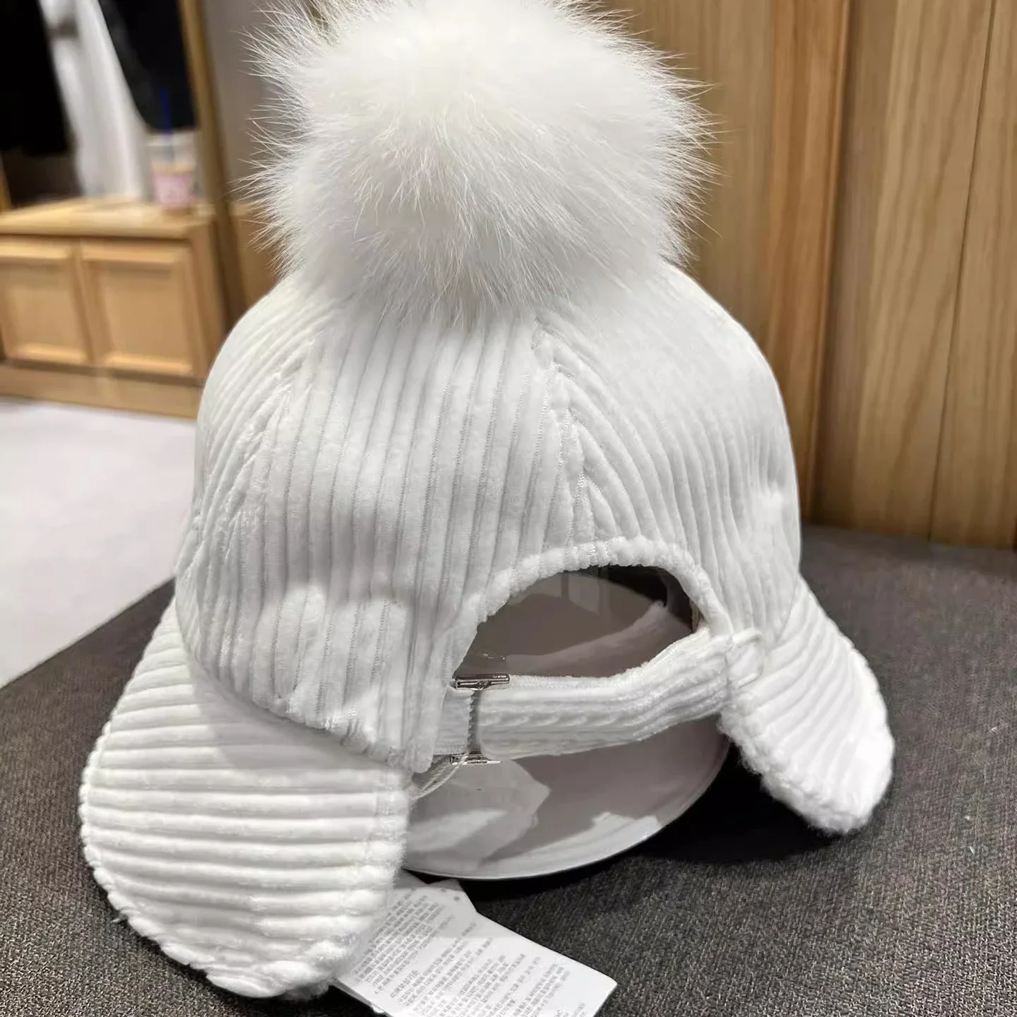 

2023 Autumn and Winter New Golf Cap Ladies Ear Protection Warm Fisherman Hat Sling Ball Hair Ball Golf Winter Hat