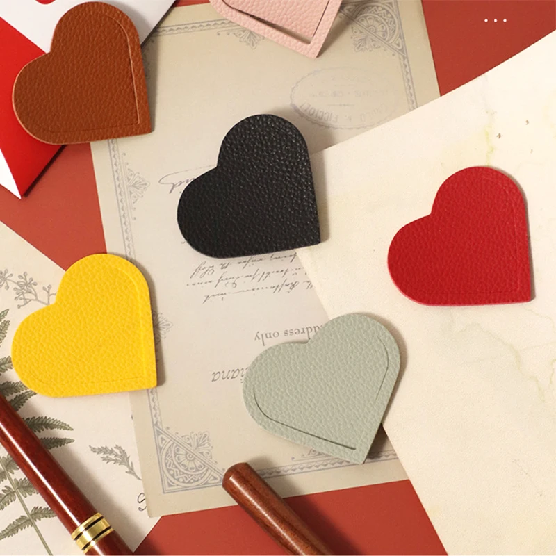 Фотоальбом из искусственной кожи с сердечками