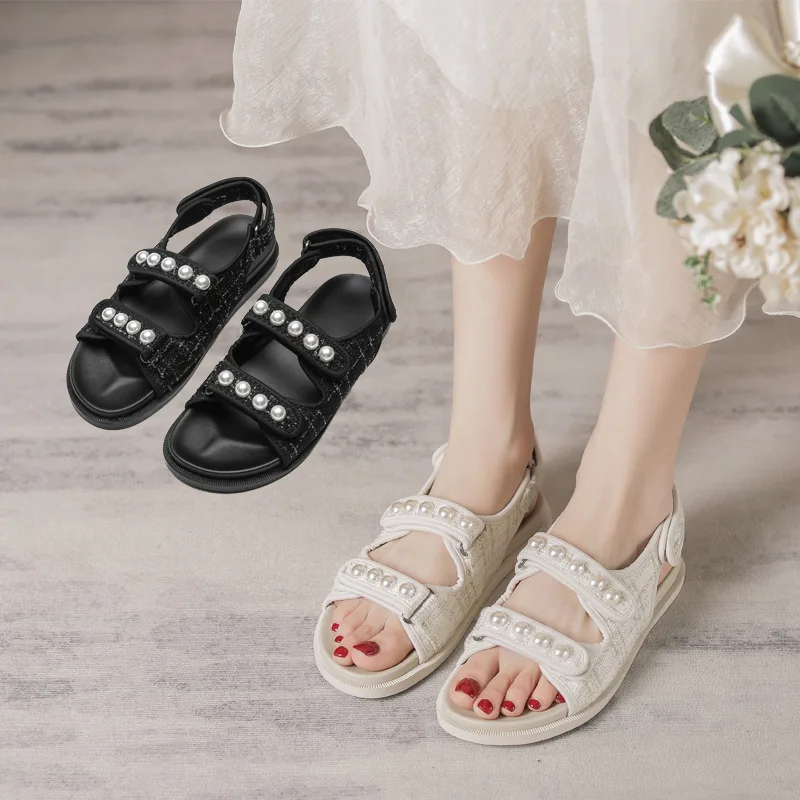 Женские босоножки с жемчугом черные однотонные сандалии-гладиаторы на плоской