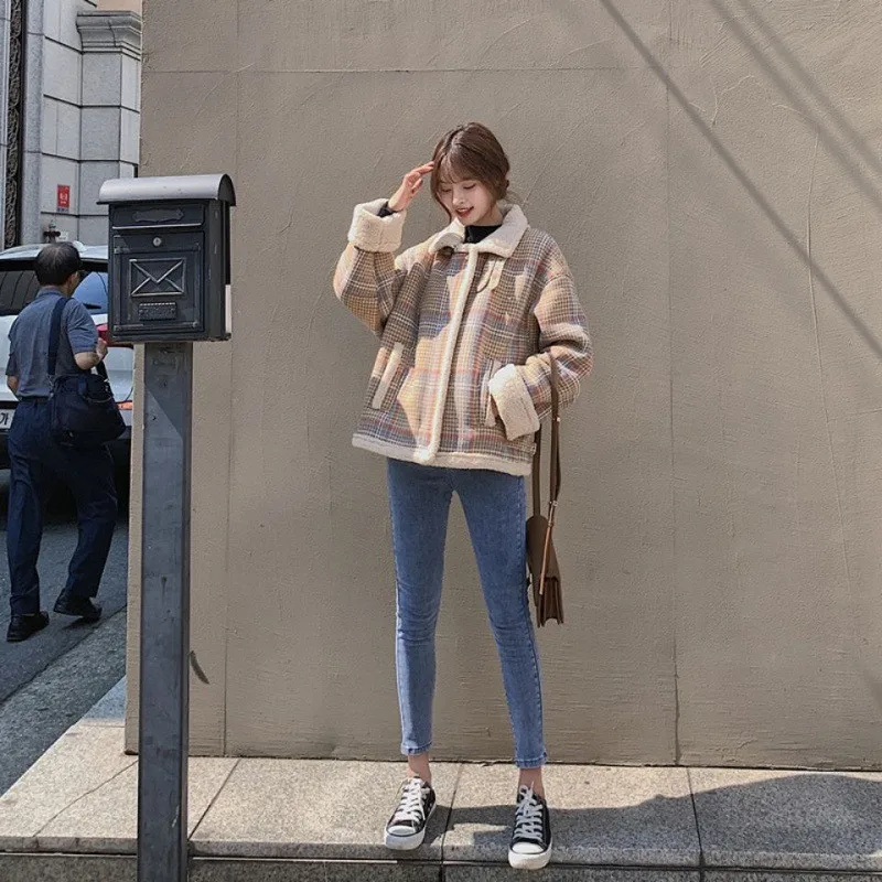 Женские пальто и куртки повседневные теплые клетчатые овечьи шерстяные короткие