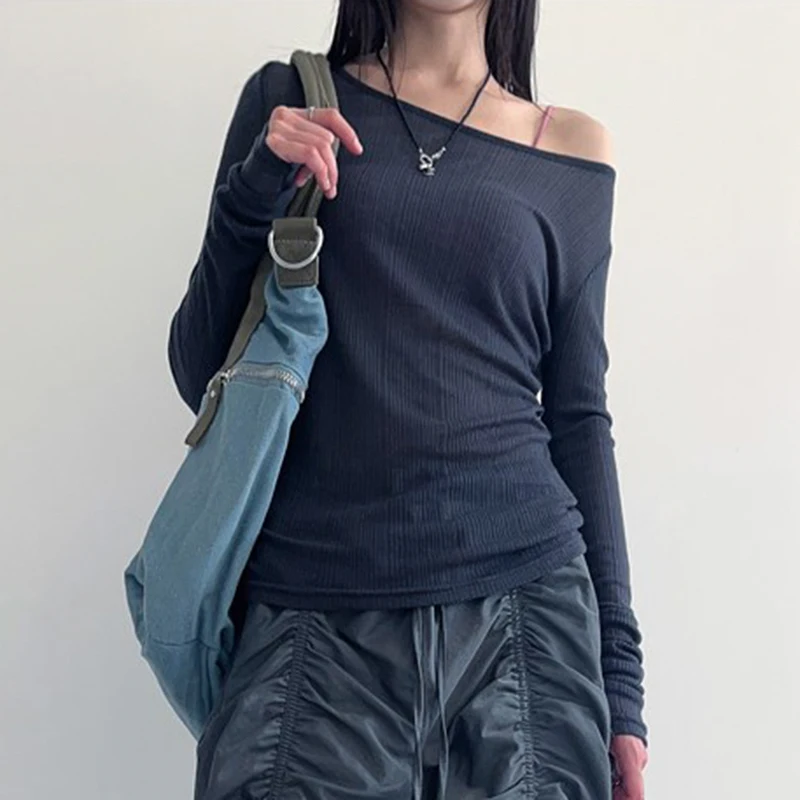 Женская футболка с открытой спиной