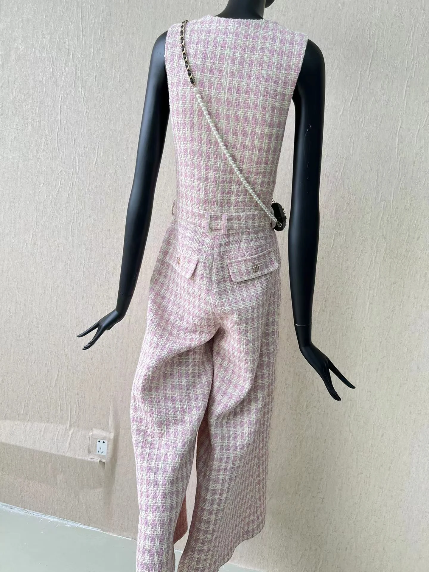 Рисунок 3 - Черный цвет, широкие брюки