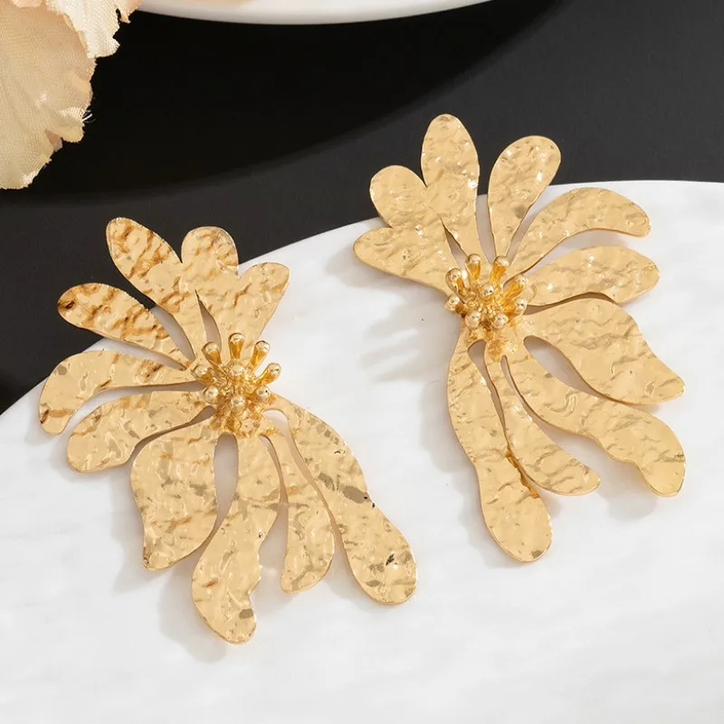 Металлические серьги-гвоздики