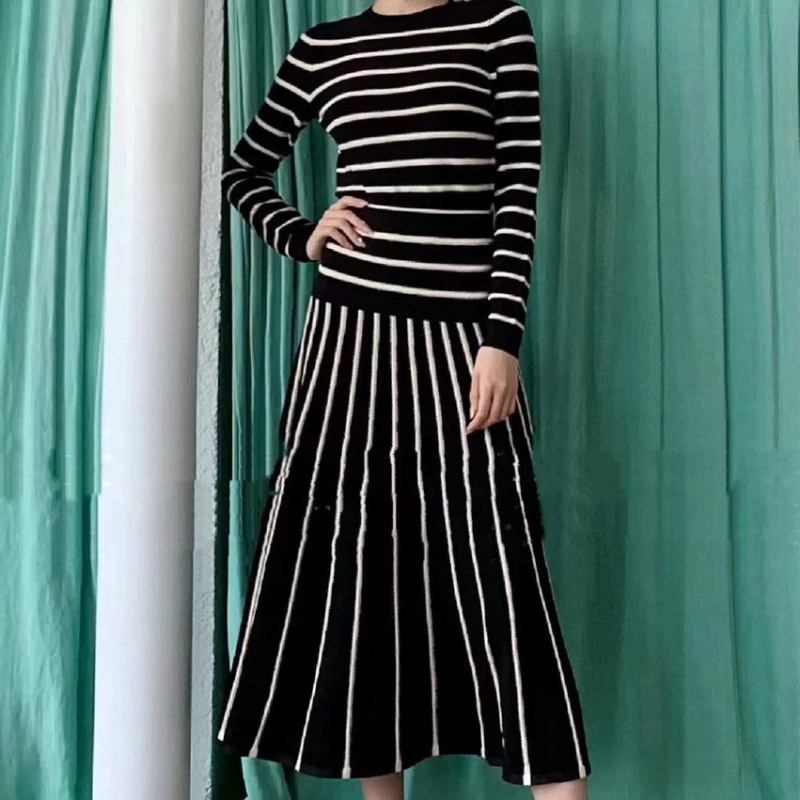 

Temperament Striped Knitted Top Knitted Pleated Skirt Women