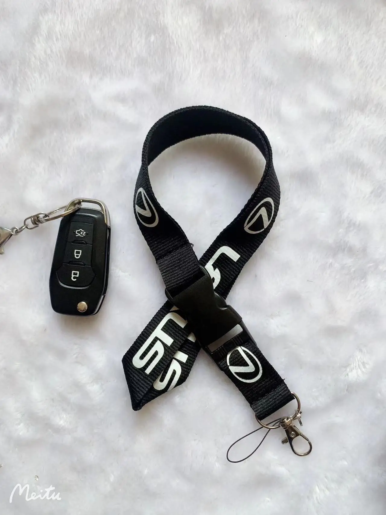 

Wholesale all kinds of car logo mobile phone lanyard keychain sling show neck belt hanging neck type sling