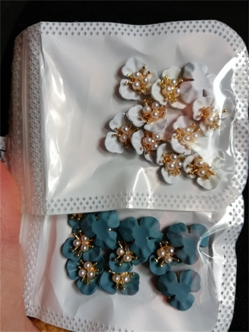 

100pcs Three Petal Flower Nail Art Accessories,Pearl Flora Core Metal Nail Charms Jewelry,Retro Spray Paint Rhinestone Nail Part