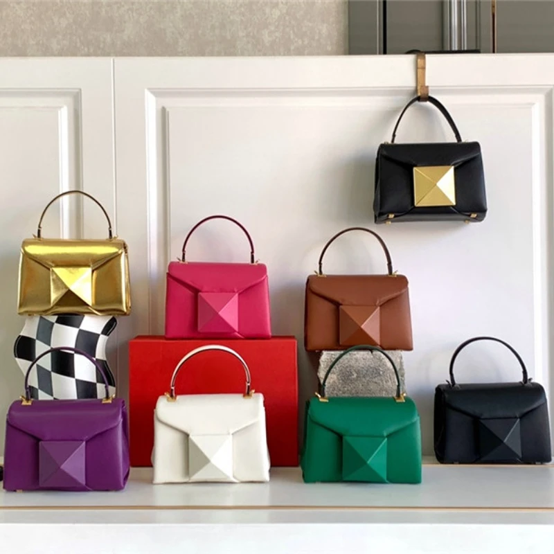 Luxury Designer Handbag 2023 New Fashion Mini One Shoulder Crossbody Bag Big Rivets Genuine Leather Mobile Phone Messenger Bag