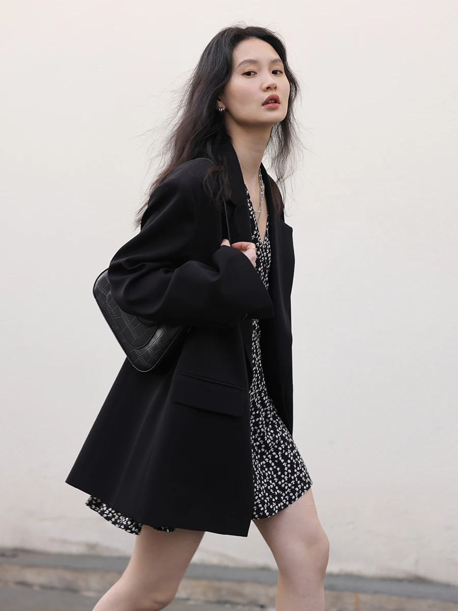 Рисунок 3 - Женский блейзер с широкими плечами