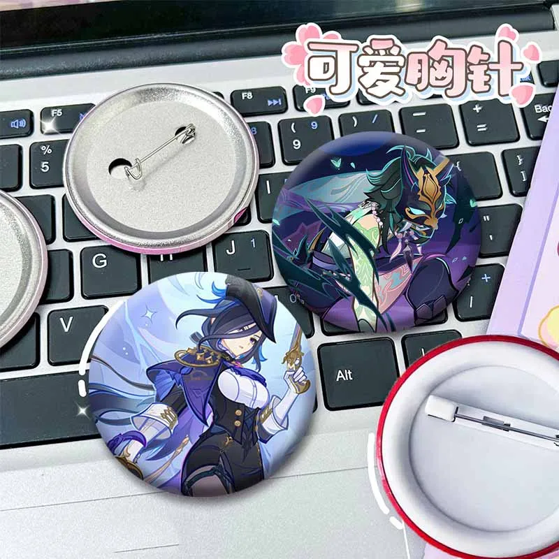 Фото Genshin Impact Game, круглые броши на рюкзаке, аксессуары для одежды, милый мультфильм Качина Юньжин Альбедо, круглый значок, ювелирная булавка №2