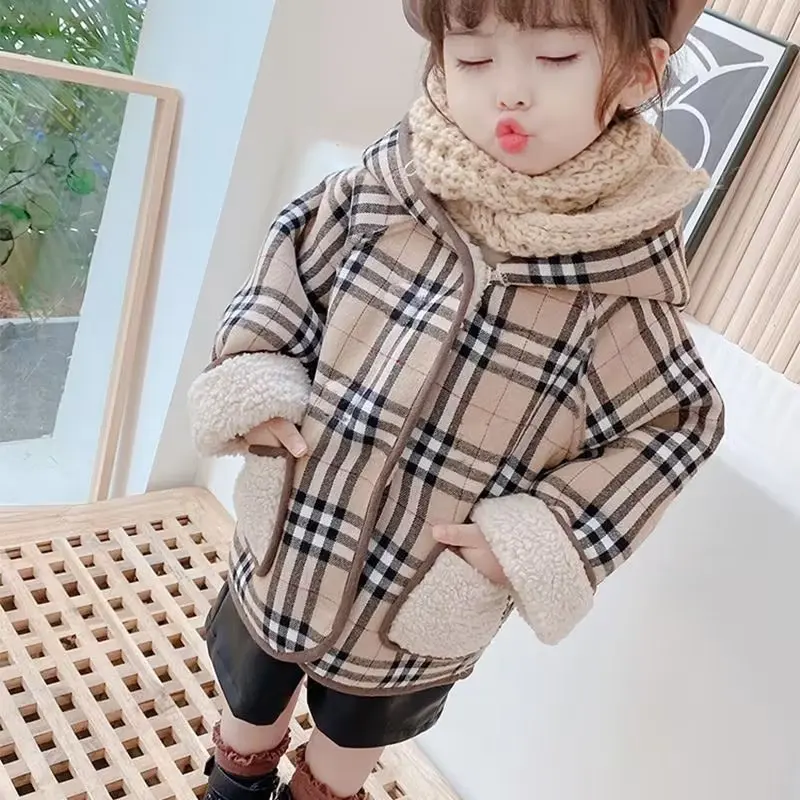 

Детская ветровка с капюшоном, на возраст 2-6 лет