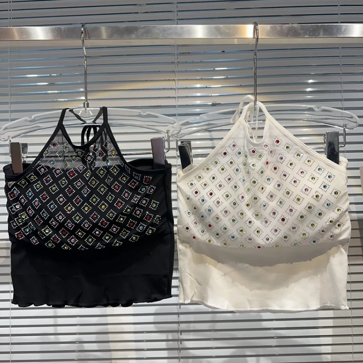 

2023 летняя черно-белая пикантная кофта с красочной ромбовидной решеткой, Лидер продаж, сетчатая лямка через шею, нагрудная подкладка, майка, женский топ на бретельках