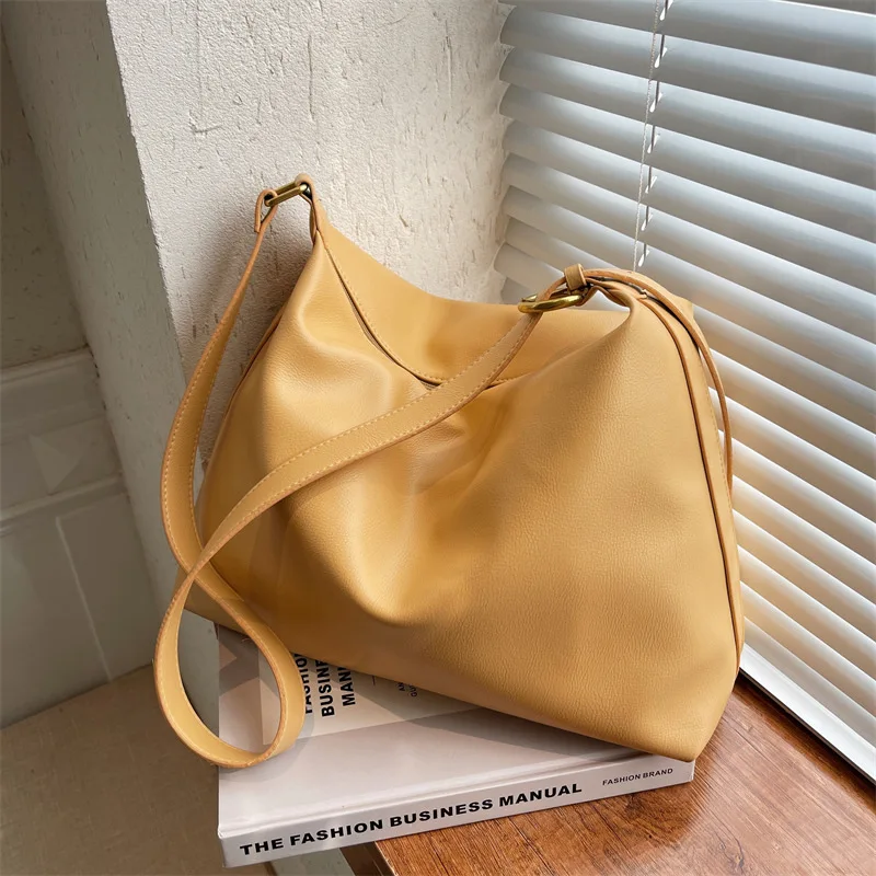 

Простая сумка на плечо большой вместимости, новинка 2022, Весенняя мягкая складная сумка-мессенджер, Портативная сумка для подмышек, модная ж...