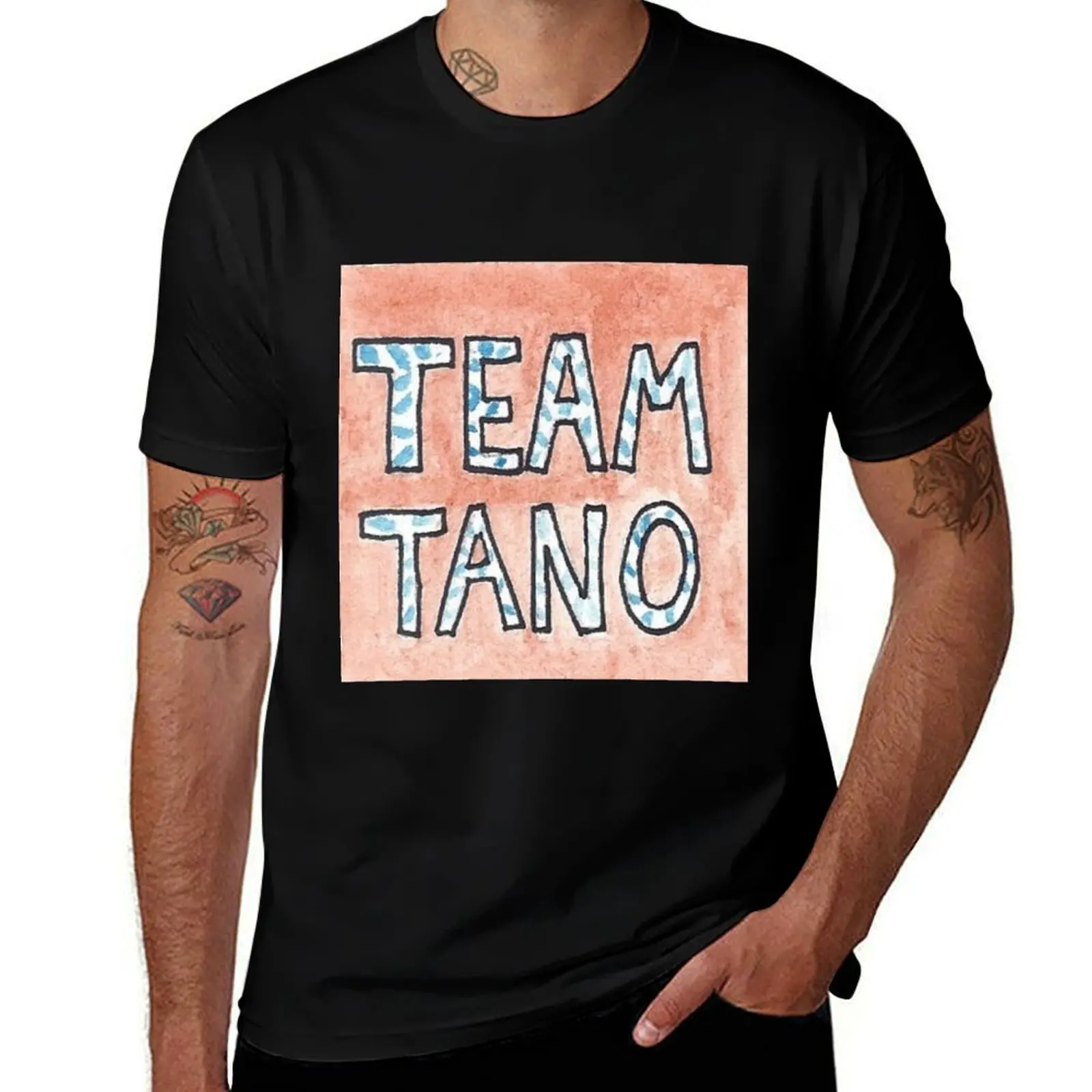 Фото Футболка Team Tano, футболка с индивидуальным принтом, незаменимая футболка, мужская футболка, роскошная футболка №1