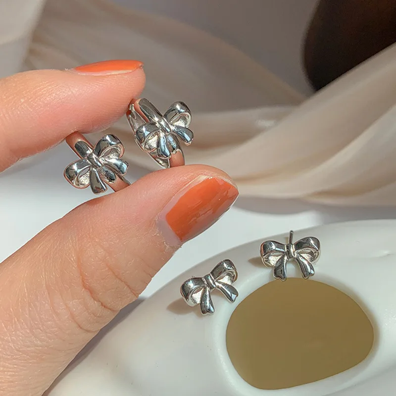 

Coconal Trendy Simple Personality Silver Color Bowknot Hoop Earrings Vintage Ear Studs Women Sweet Romantic Fashion Jewelry Gift
