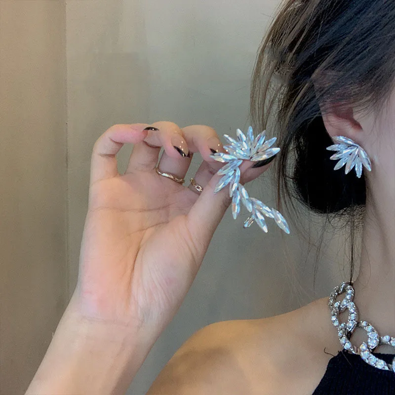 925 Silver Needle Piercing Diamond Inlay Light Luxury Jewelry Asymmetry Angel Wings Ear Studs Temperament Fashion Grace Earrings