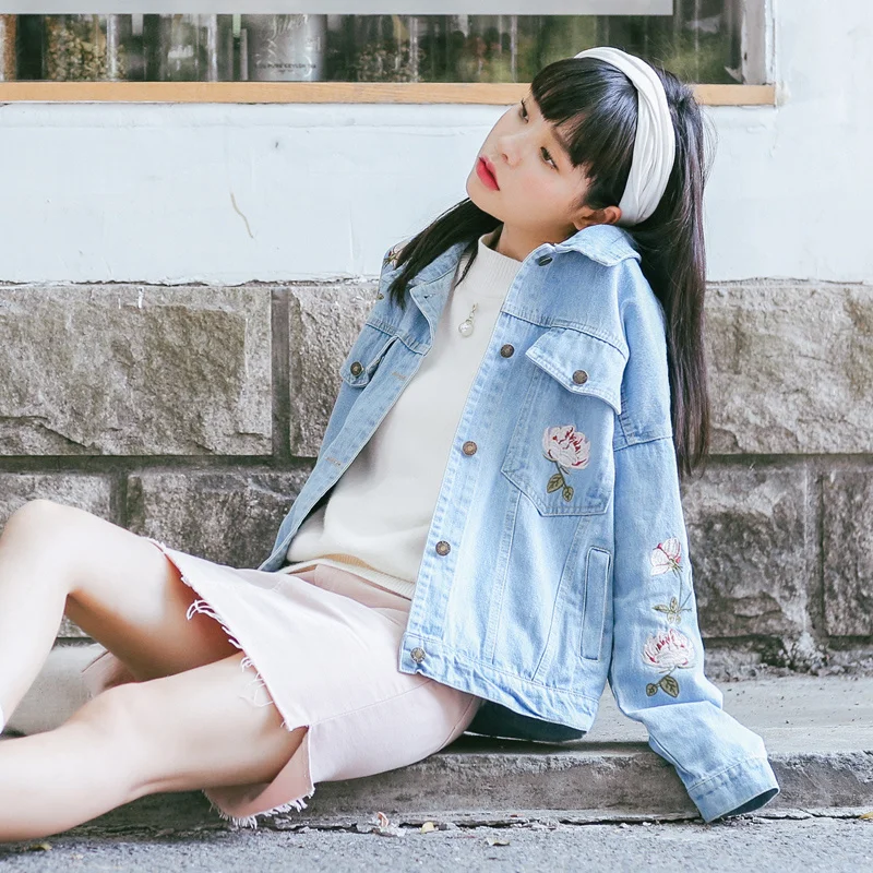 

Autumn Spring Women Embroidery Floral Turn Down Collar Single Breasted Denim Outerwear Female Loose Casual Fashion Coats ZX888