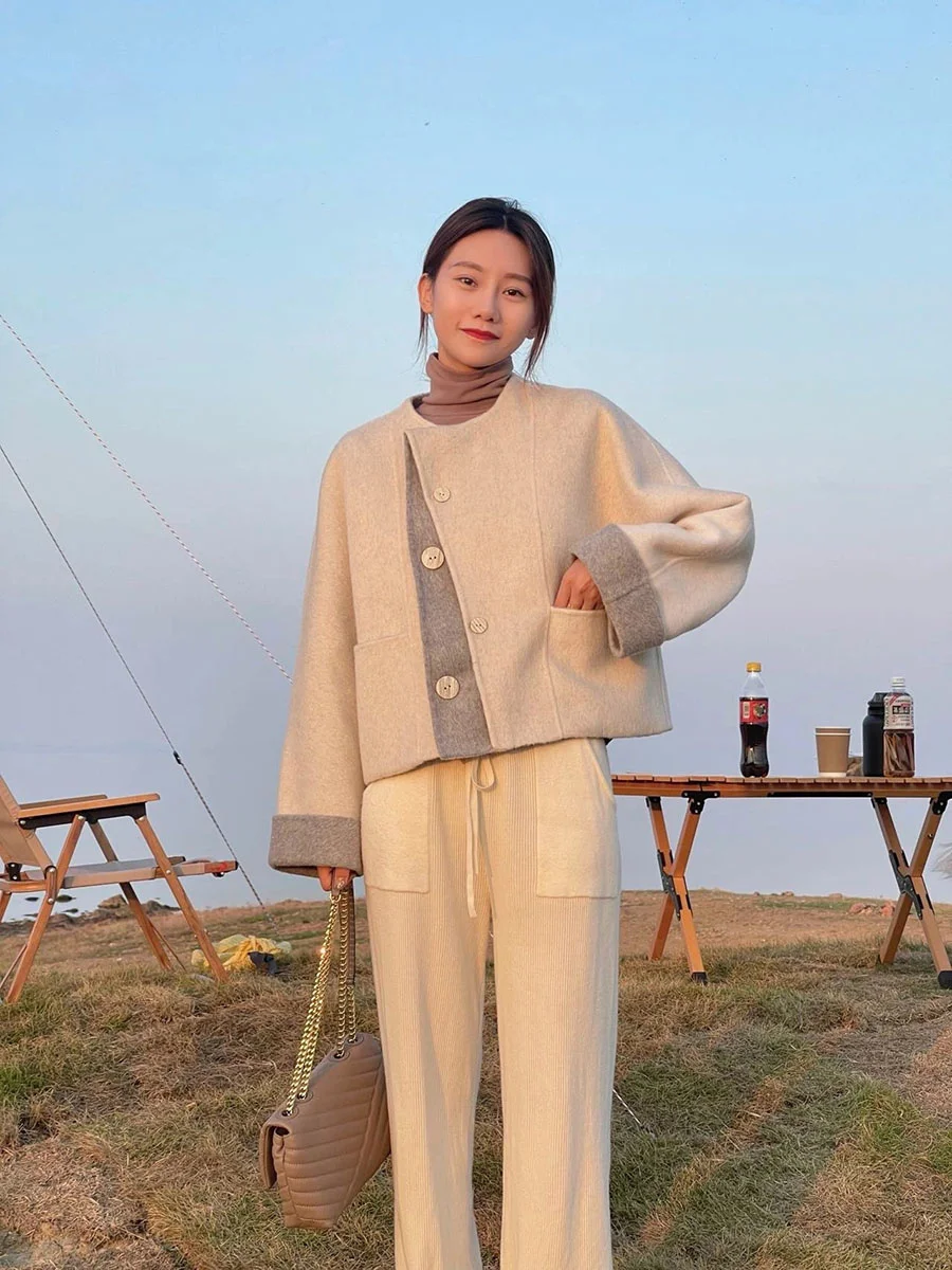 

Кокосовое серое новое пальто в китайском стиле, минималистичное маленькое двухстороннее пальто из ткани с запахом, сезон осень-зима 2023 года...