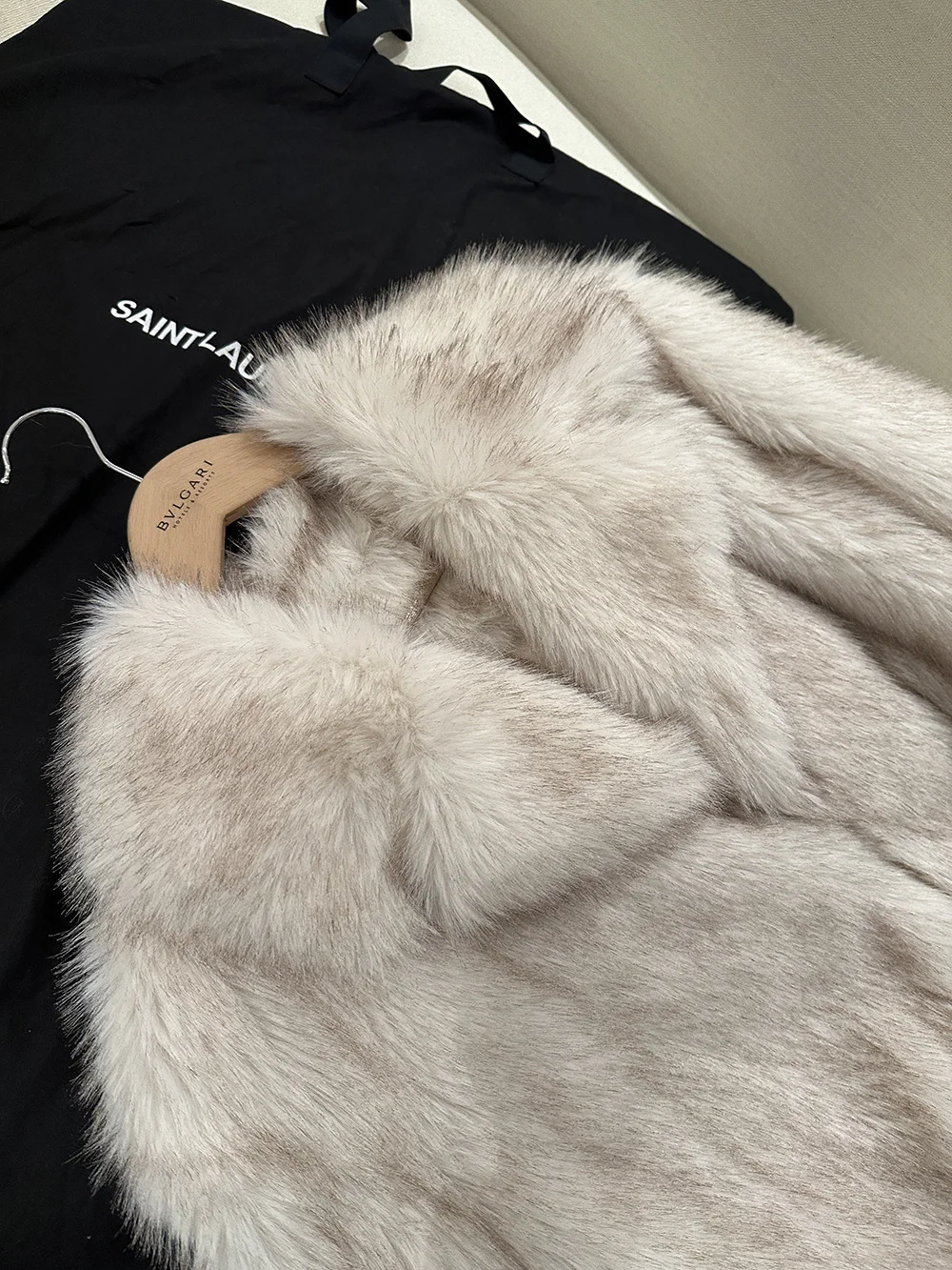 Женская зимняя шуба с большими лацканами