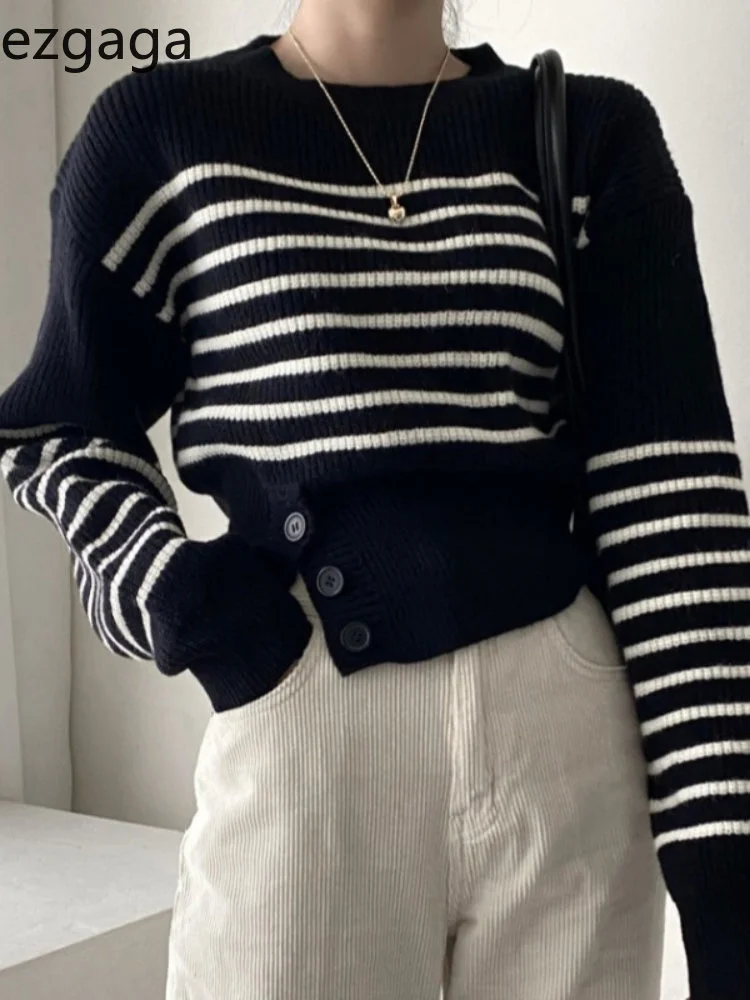 

Женский трикотажный свитер в полоску, с круглым вырезом, на пуговицах