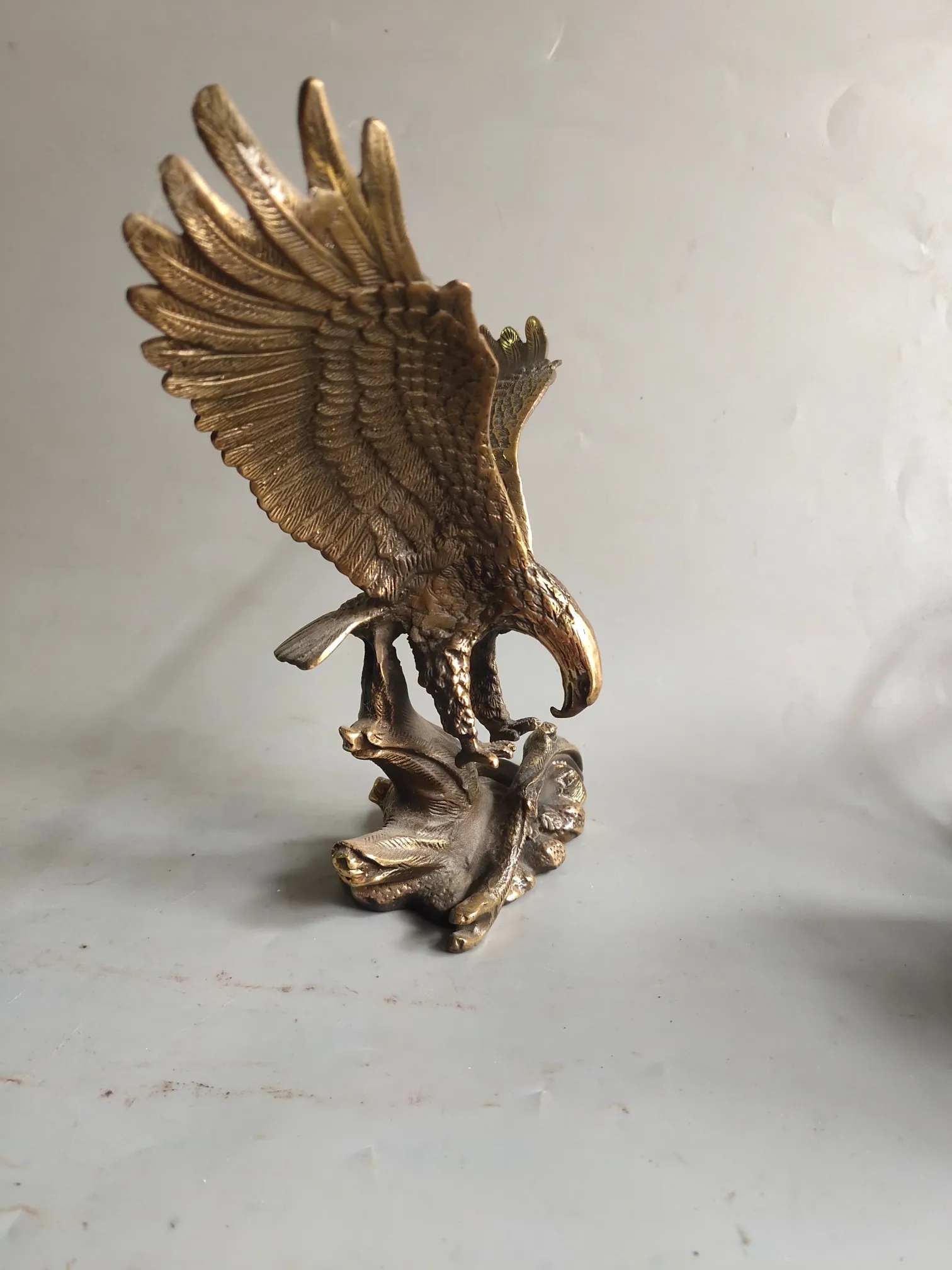 

Antique Flying Eagle Mininature Ornaments Copper Animal Office Decor Solid Brass Casting Ancient Crafts Collection Gifts